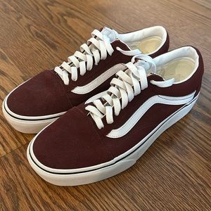 Never worn Women’s Vans Old Skools in deep Burgundy - Size 8